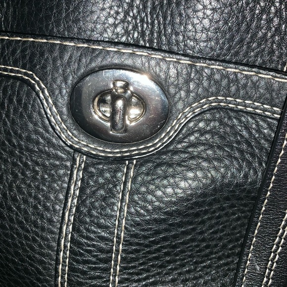 COACH purse!! 👜 - Picture 3 of 8